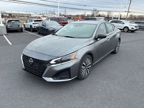 Used 2024 Nissan Altima 2.5 SV image 16