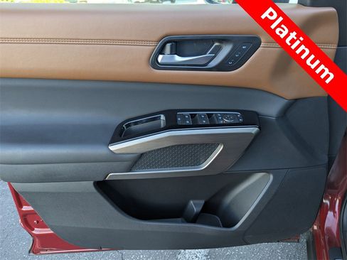 Used 2025 Nissan Pathfinder Platinum w/ Cargo Package image 29