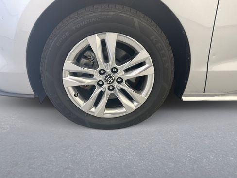 Used 2022 Toyota Sienna XLE w/ XLE Plus Package FWD image 27