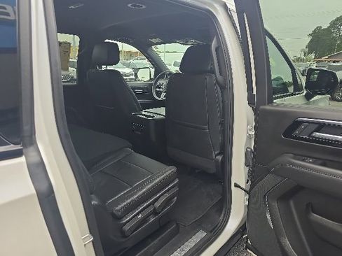 Used 2025 Chevrolet Suburban Z71 AWD/4WD image 40