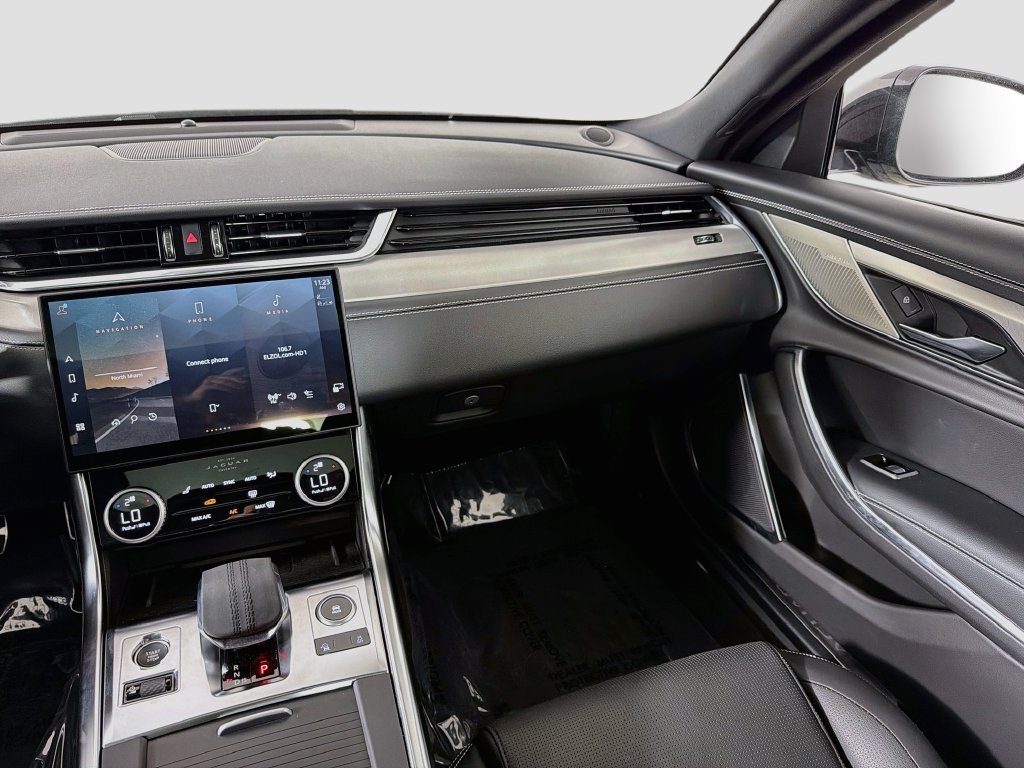 Used 2024 Jaguar XF R-Dynamic SE AWD/4WD image 25