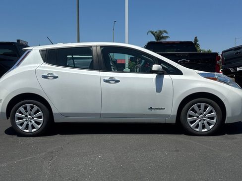 Used 2015 Nissan Leaf S w/ Charge Package FWD image 4