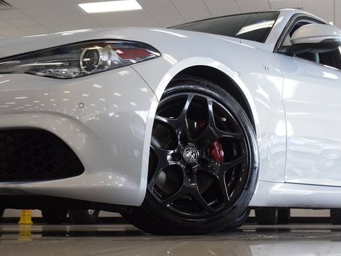 Used 2022 Alfa Romeo Giulia Ti RWD image 10