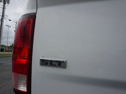 Used 2017 RAM 1500 Classic SLT RWD image 9