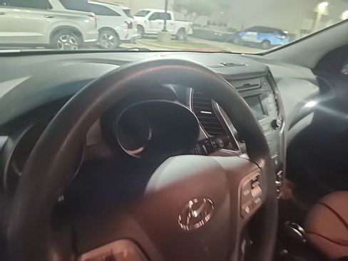 Used 2016 Hyundai Santa Fe SE image 2