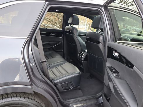 Used 2018 Kia Sorento SX image 33