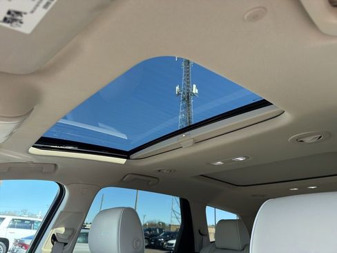 Used 2023 Buick Enclave Avenir w/ Avenir Technology Package image 20