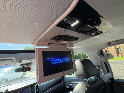 Used 2018 Cadillac Escalade Premium Luxury AWD/4WD image 33