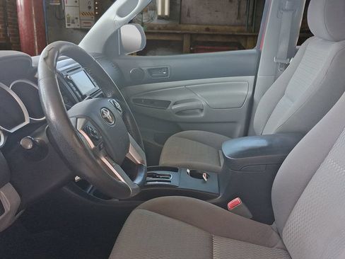 Used 2015 Toyota Tacoma PreRunner w/ Convenience Package RWD image 19