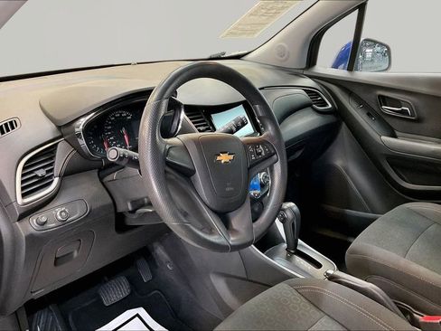 Used 2017 Chevrolet Trax LS FWD image 18