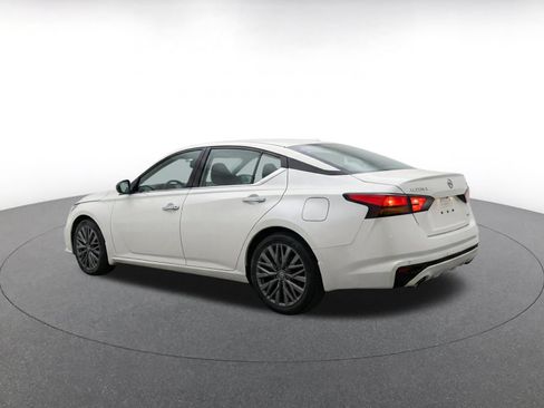 Used 2025 Nissan Altima 2.5 SV FWD image 7
