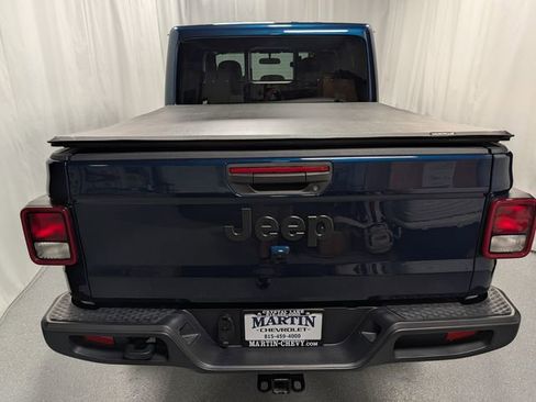 Used 2025 Jeep Gladiator Sport AWD/4WD image 4
