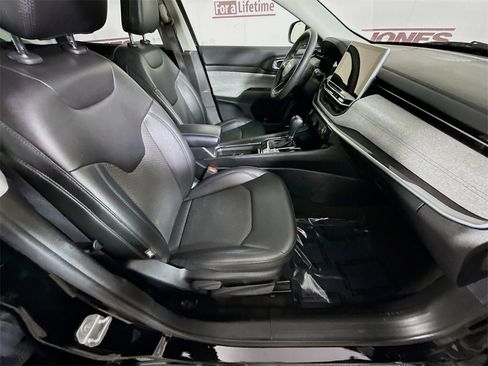 Used 2022 Jeep Compass Latitude image 30