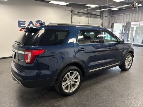 Used 2017 Ford Explorer XLT w/ Equipment Group 202A AWD/4WD image 12
