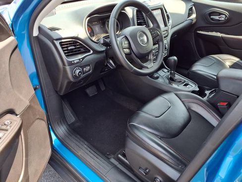Used 2019 Jeep Cherokee Trailhawk w/ Cold Weather Group AWD/4WD image 10