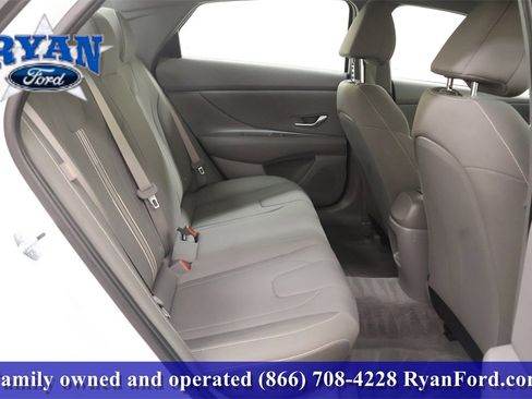 Used 2025 Hyundai Elantra Sport image 13