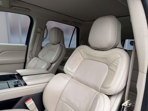 Used 2019 Lincoln Navigator L Reserve w/ Cargo Package AWD/4WD image 10