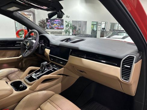 Used 2021 Porsche Cayenne Coupe AWD/4WD image 49