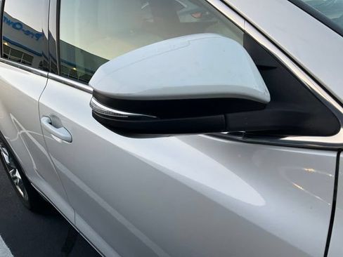 Used 2019 Toyota Highlander Limited FWD image 4