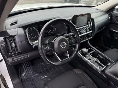 Certified 2023 Nissan Pathfinder SV image 18