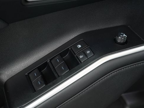 Used 2025 Toyota Highlander XLE AWD/4WD image 23