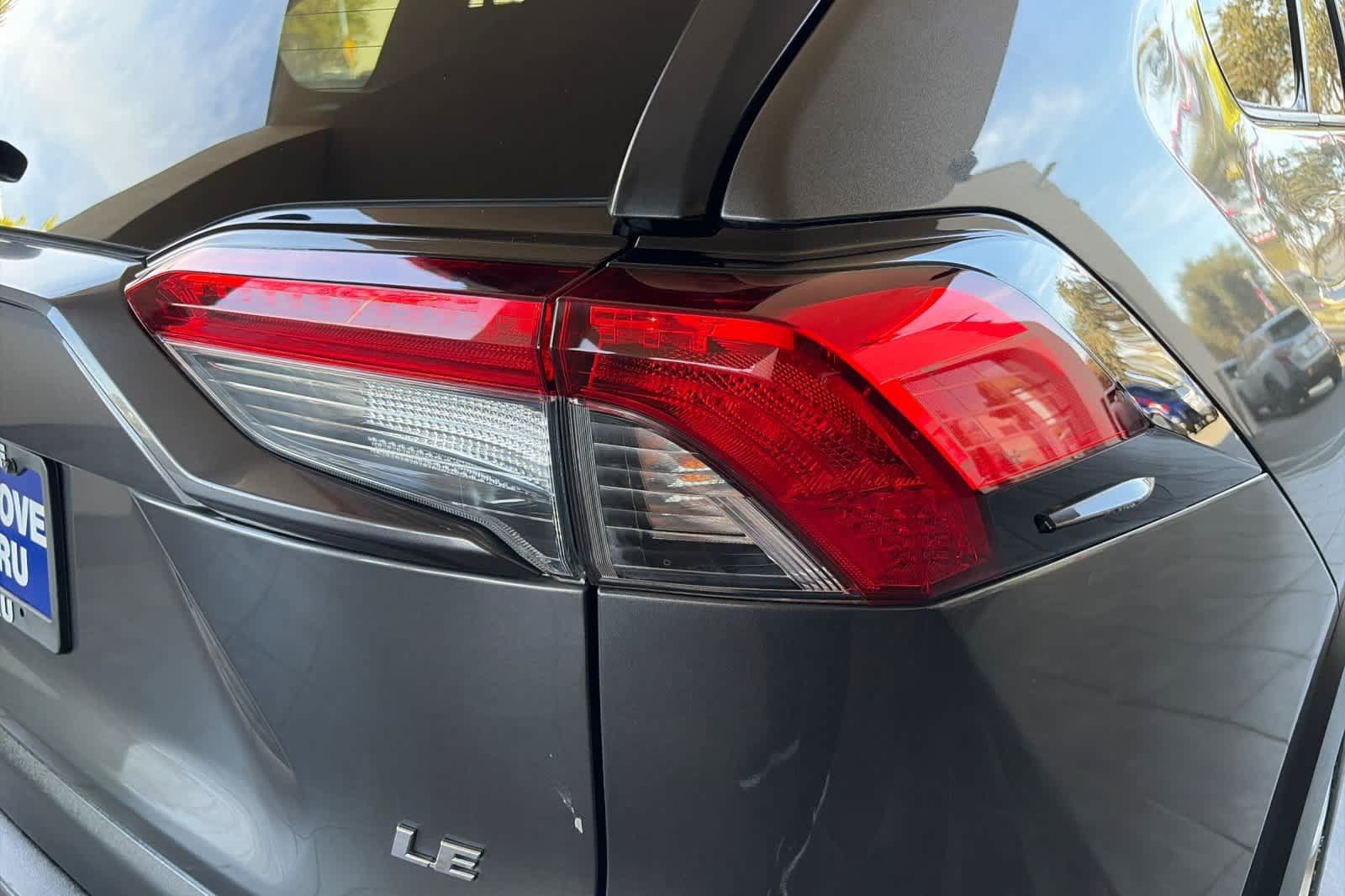 Used 2019 Toyota RAV4 LE FWD image 29