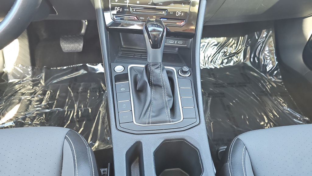 Used 2025 Volkswagen Jetta SE FWD image 20