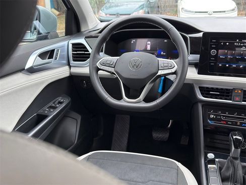 New 2026 Volkswagen Taos SE image 25