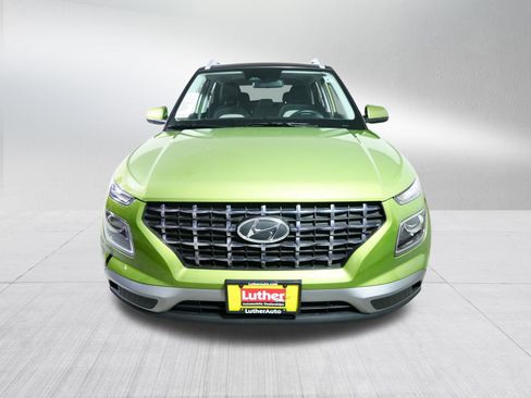 Used 2023 Hyundai Venue SEL image 2