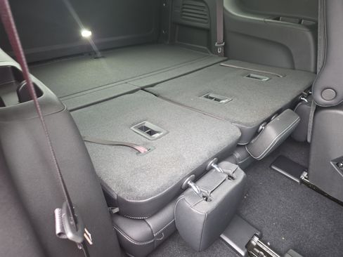 Used 2025 Chevrolet Traverse LT w/ Driver Confidence Package FWD image 11