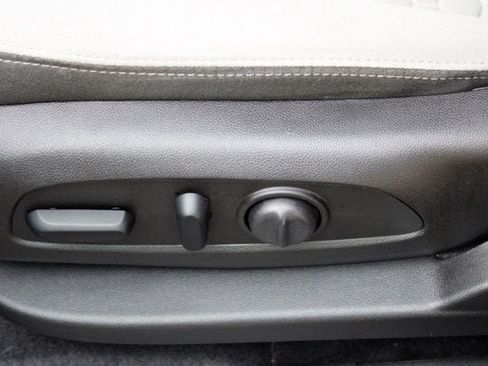 Used 2019 Chevrolet Equinox LT FWD image 15