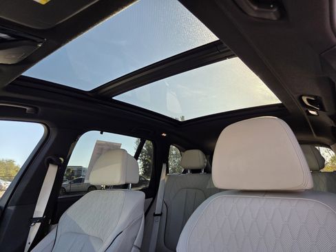 Used 2022 BMW X5 M50i w/ Executive Package image 27