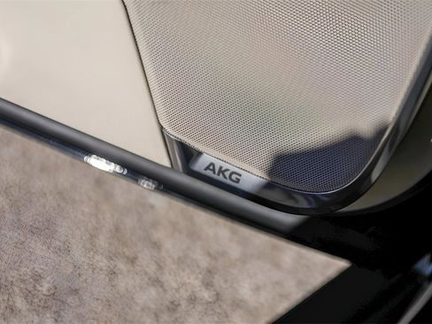 Certified 2024 Cadillac Escalade Premium Luxury Platinum w/ Heavy-Duty Trailer Package image 33