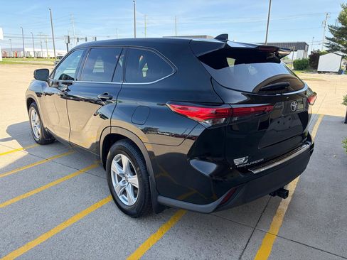 Used 2020 Toyota Highlander LE AWD/4WD image 5
