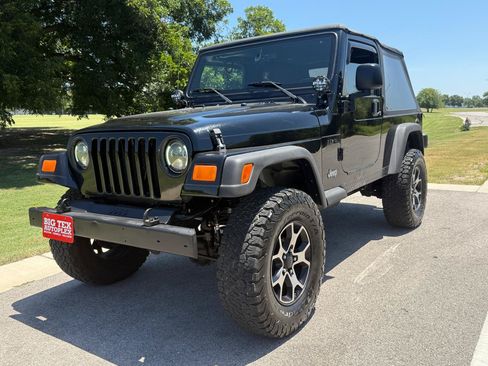 Used 2004 Jeep Wrangler 4WD image 4