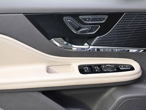 Used 2022 Lincoln Corsair AWD w/ Premium Package image 22