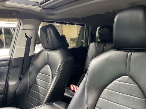 Used 2020 Toyota Highlander XLE AWD/4WD image 13