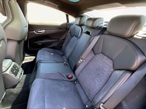 Used 2023 Audi e-tron GT Premium Plus image 28