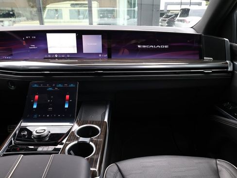 Used 2025 Cadillac Escalade ESV Premium Luxury w/ LPO, Floor Liner Package AWD/4WD image 29