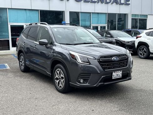 Used 2024 Subaru Forester Premium image 3