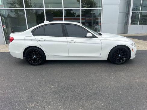 Used 2016 BMW 320i xDrive Sedan AWD/4WD image 2