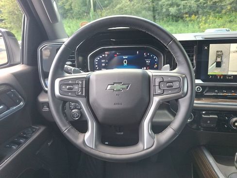 Used 2024 Chevrolet Silverado 1500 LT Trail Boss w/ LT Trail Boss Premium Package AWD/4WD image 19