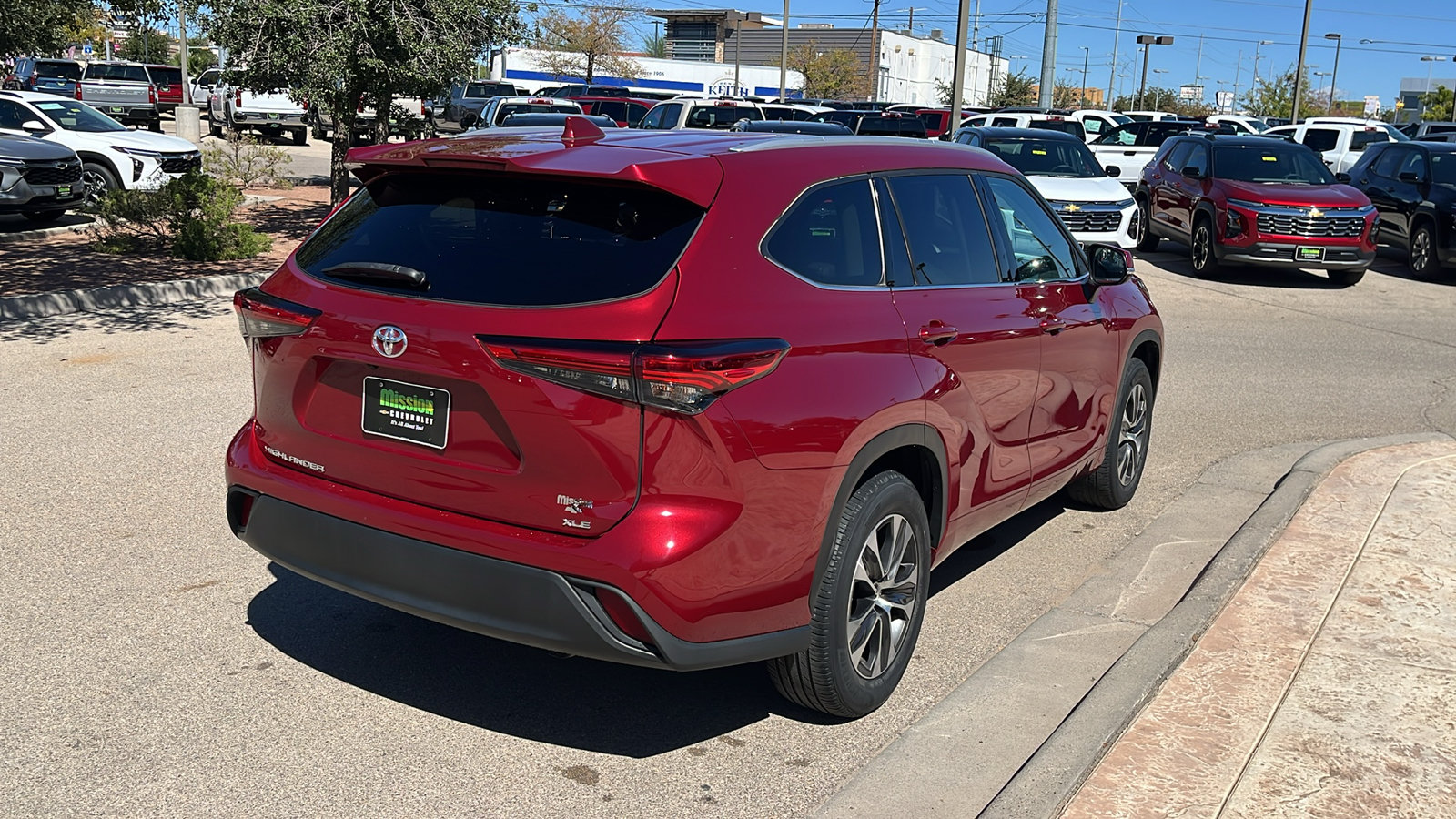 Used 2022 Toyota Highlander XLE FWD image 8