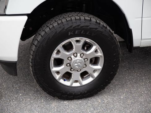 Used 2024 RAM 2500 Laramie AWD/4WD image 10