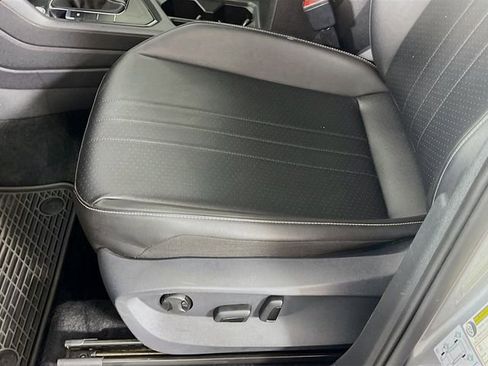 Used 2022 Volkswagen Tiguan SE R-Line FWD image 19