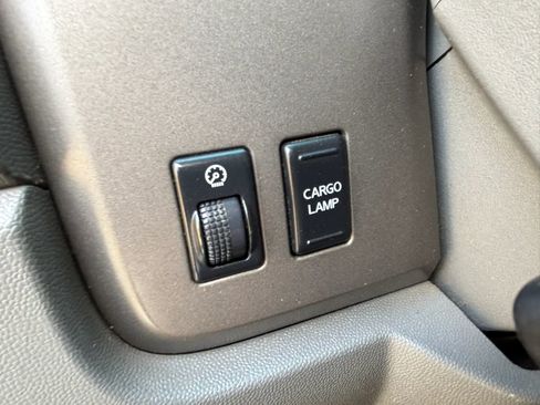 Used 2004 Nissan Titan LE w/ (Tow) Big Tow Pkg image 10