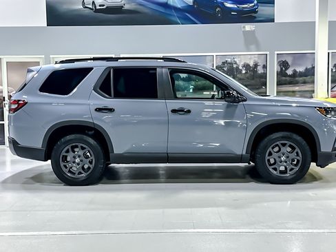 Used 2024 Honda Pilot TrailSport image 8