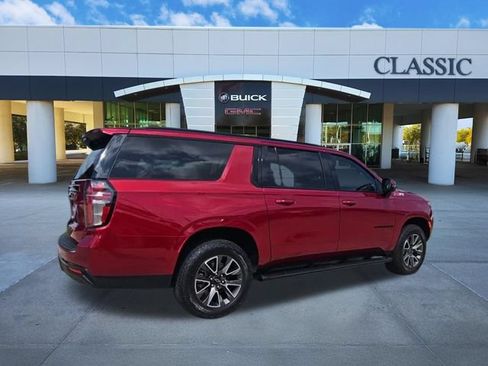 Used 2024 Chevrolet Suburban Z71 w/ Luxury Package AWD/4WD image 8