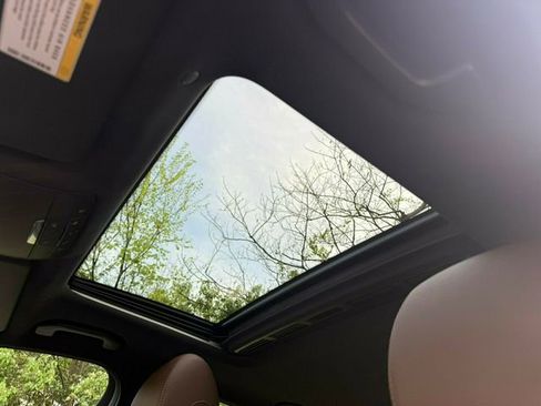 Used 2018 Mercedes-Benz E 300 4MATIC image 32