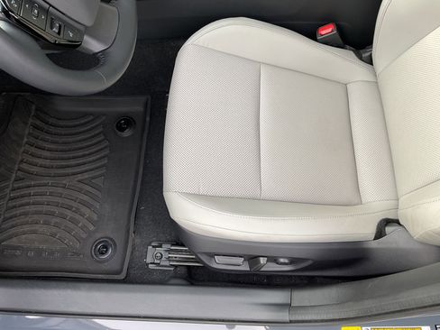 Used 2024 Toyota Prius XLE image 11